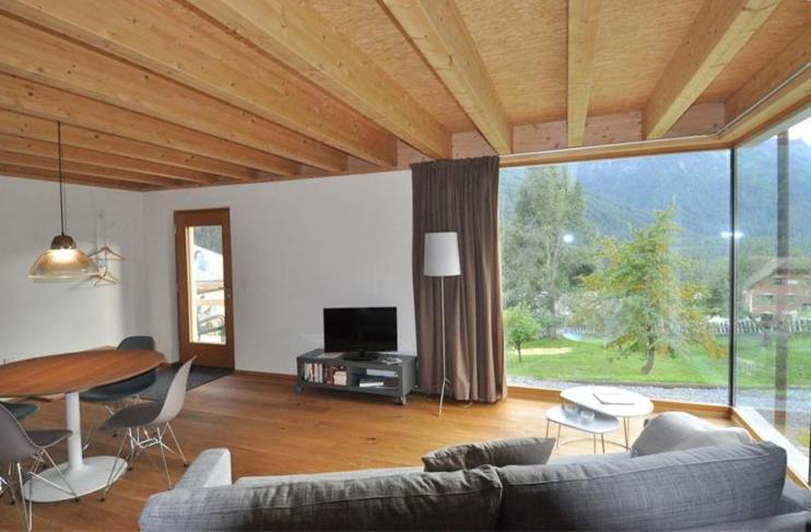 Apartamento Chasa Paoletta Ramosch Habitación foto