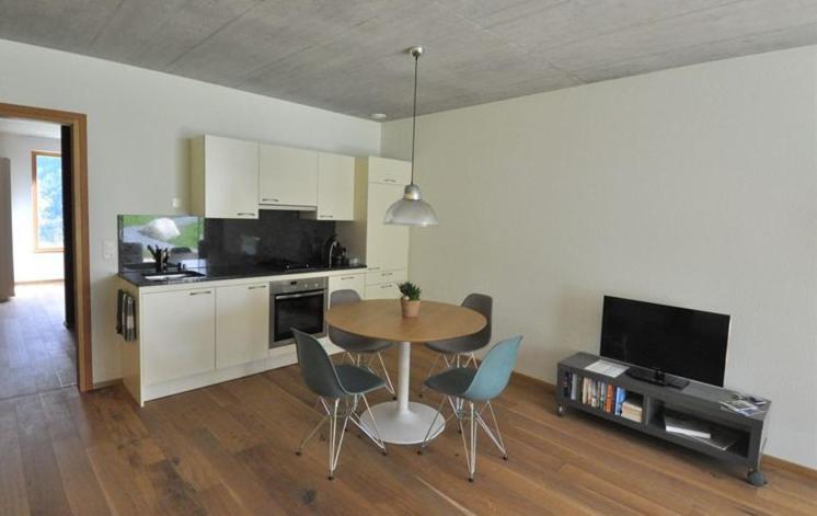 Apartamento Chasa Paoletta Ramosch Habitación foto